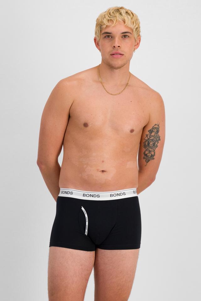 TOBIAS (He/Him) wears size M and is 187cm tall with 93cm chest and 78cm waist
