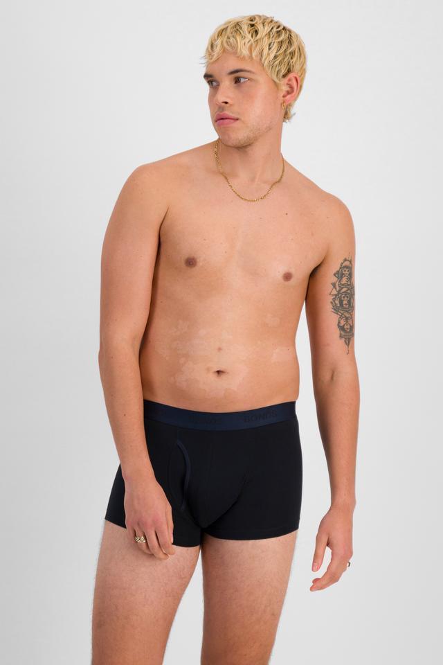 TOBIAS (He/Him) wears size M and is 187cm tall with 93cm chest and 78cm waist