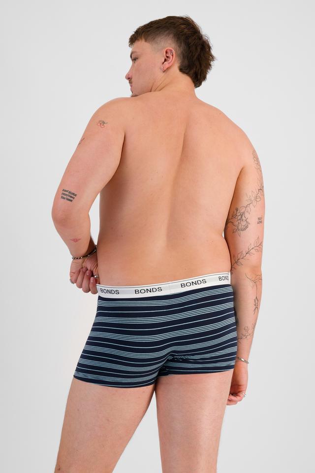 Jake (He/Him) wears size XL and is 195cm tall with 115cm chest and 106cm waist