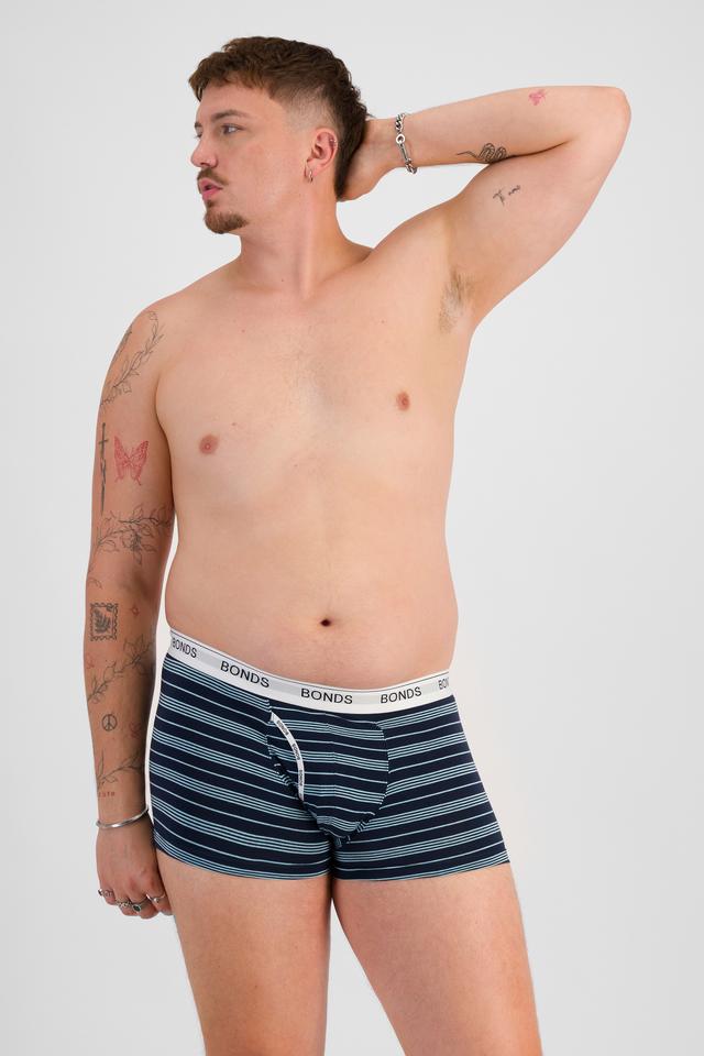 Jake (He/Him) wears size XL and is 195cm tall with 115cm chest and 106cm waist