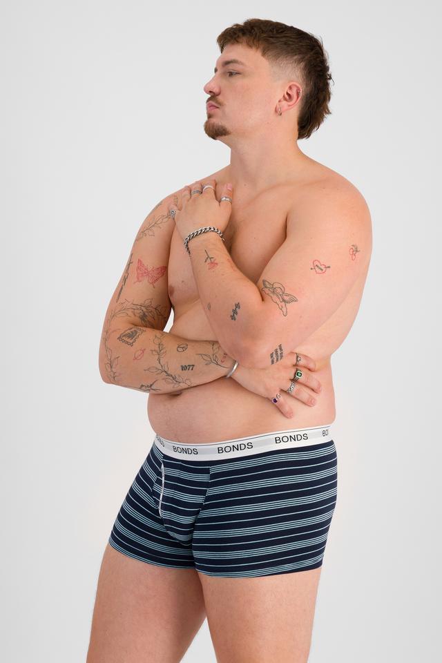 Jake (He/Him) wears size XL and is 195cm tall with 115cm chest and 106cm waist