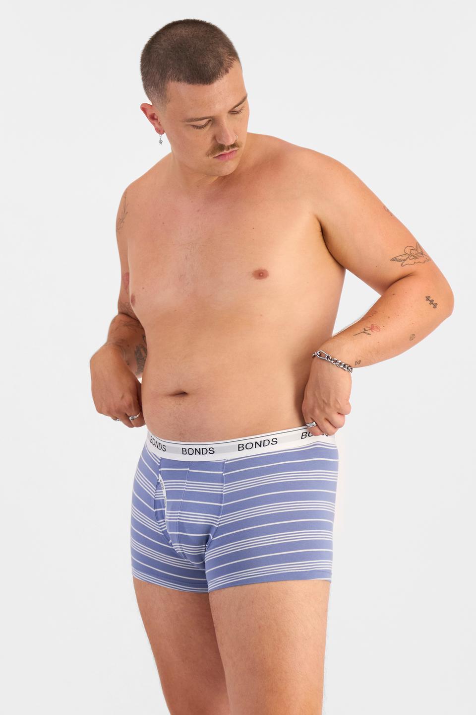 Jake (He/Him) wears size XL and is 195cm tall with 115.57cm chest and 106.68cm waist