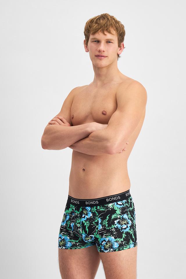 Max (He/Him) wears size Medium and is 189cm tall with 90cm chest and 73cm waist