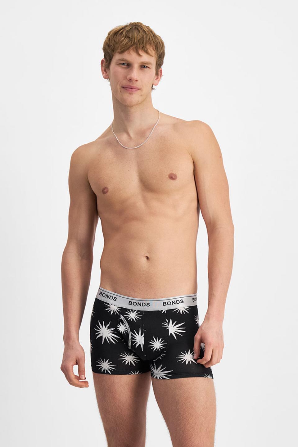 Max (He/Him) wears size M and is 189cm tall with 90cm chest and 73cm waist