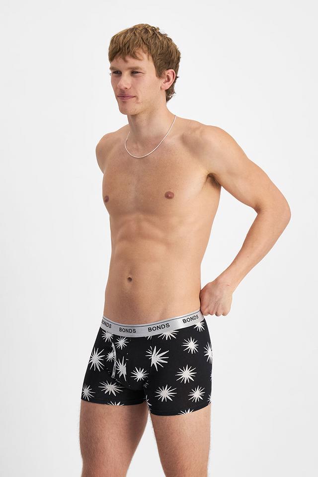 Max (He/Him) wears size M and is 189cm tall with 90cm chest and 73cm waist