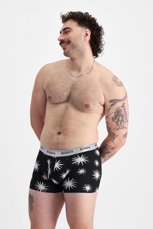 Sam (He/Him) wears size XL and is 178cm tall