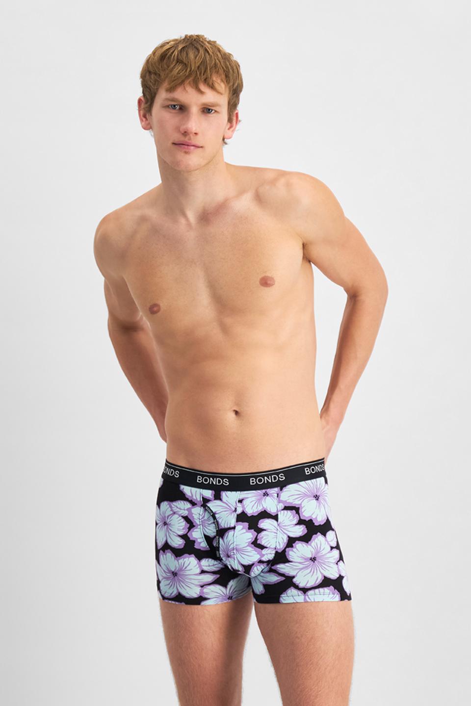 Max (He/Him) wears size Medium and is 189cm tall with 90cm chest and 73cm waist