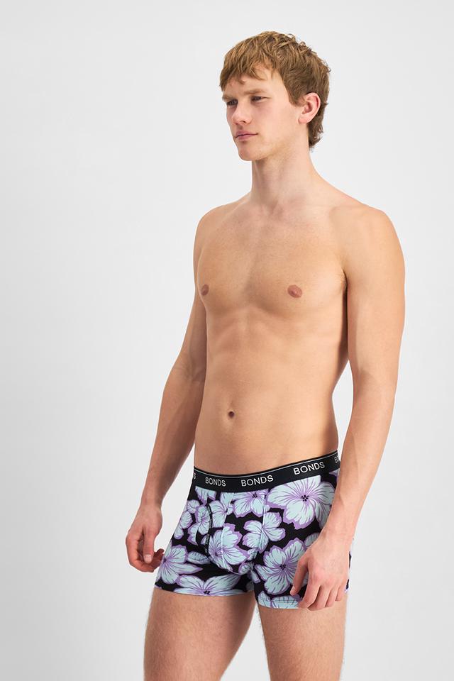Max (He/Him) wears size Medium and is 189cm tall with 90cm chest and 73cm waist