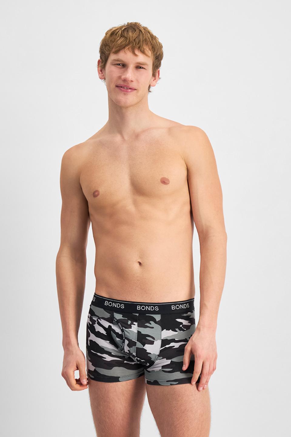 Max (He/Him) wears size Medium and is 189cm tall with 90cm chest and 73cm waist