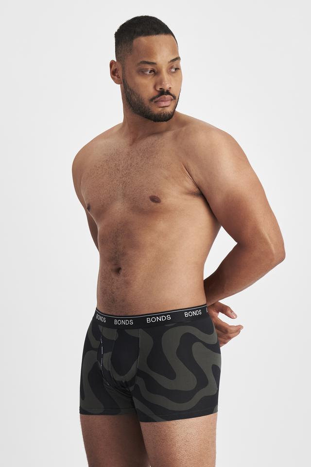 Jason (He/Him) wears size XL and is 194cm tall with 93cm chest and 113cm waist