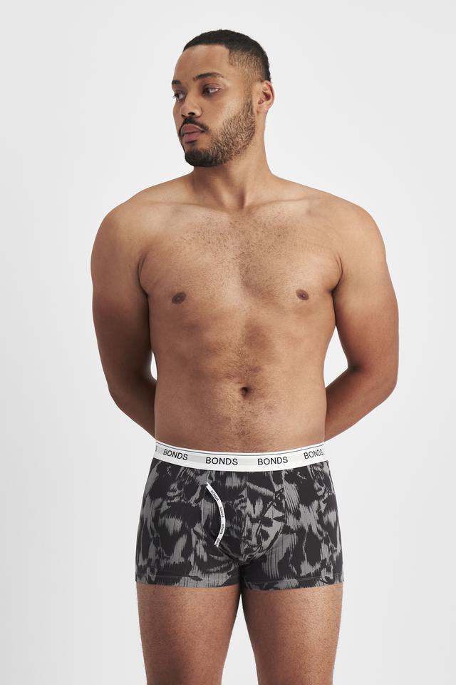 Jason (He/Him) wears size XL and is 194cm tall with 93cm chest and 113cm waist