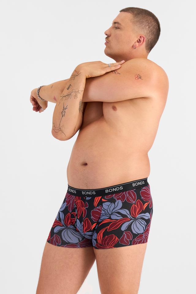 Jake (He/Him) wears size XL and is 195cm tall with 115.57cm chest and 106.68cm waist