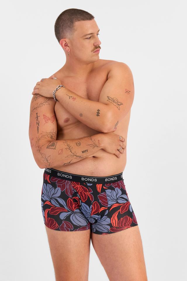 Jake (He/Him) wears size XL and is 195cm tall with 115.57cm chest and 106.68cm waist