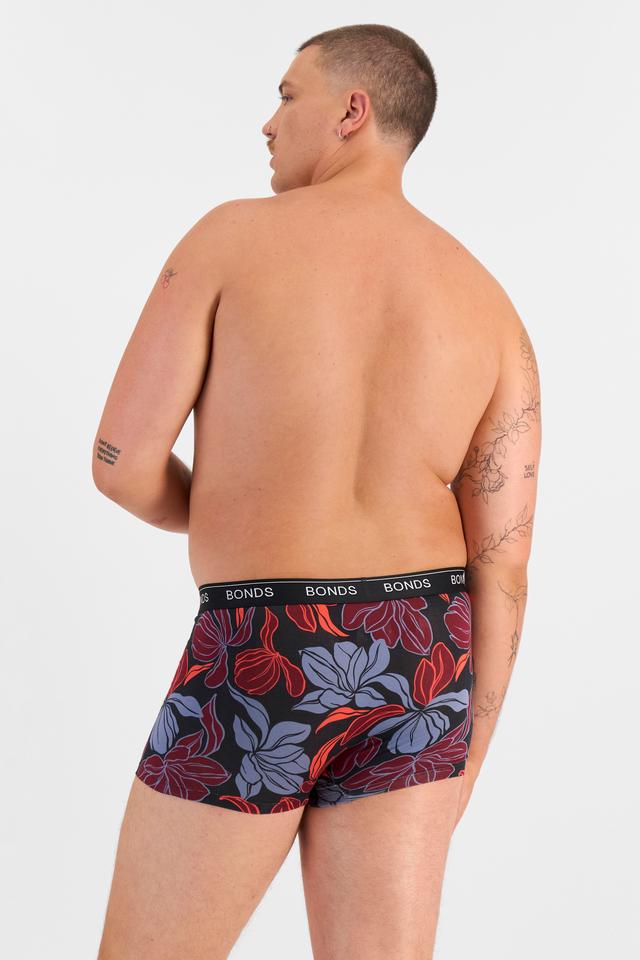 Jake (He/Him) wears size XL and is 195cm tall with 115.57cm chest and 106.68cm waist
