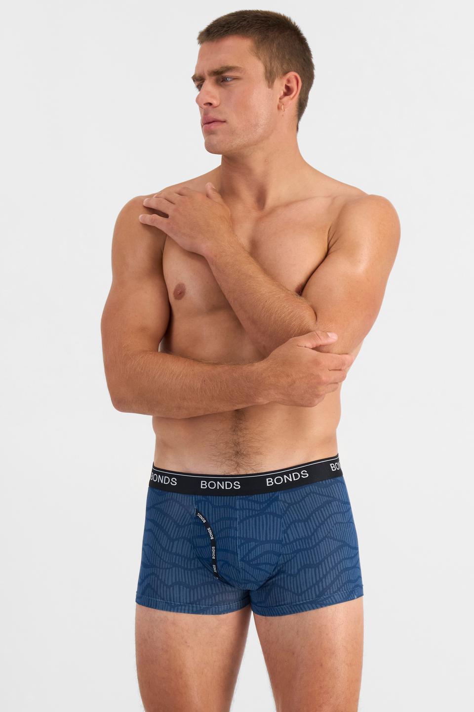 Charlie (He/Him) wears size M and is 183cm tall with 104cm chest and 85cm waist