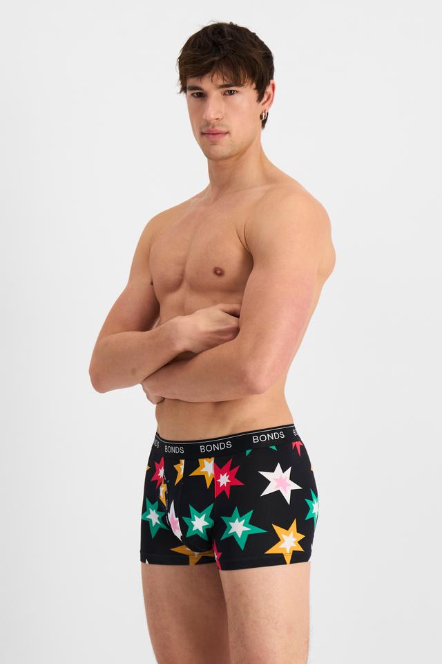 Alex (He/Him) wears size M and is 184cm tall with 98cm chest and 81cm waist