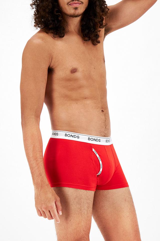 Model wears size Medium, is 190cm tall with 117cm chest and 82cm waist