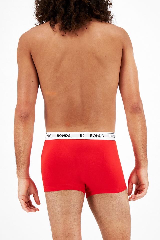 Model wears size Medium, is 190cm tall with 117cm chest and 82cm waist