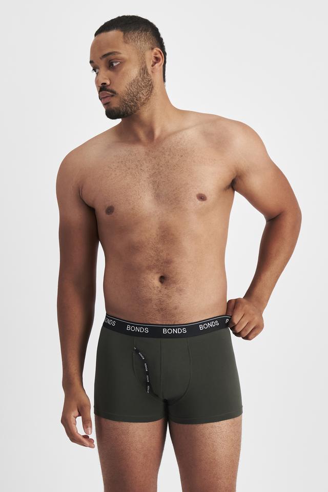 Jason (He/Him) wears size XL and is 194cm tall with 93cm chest and 113cm waist