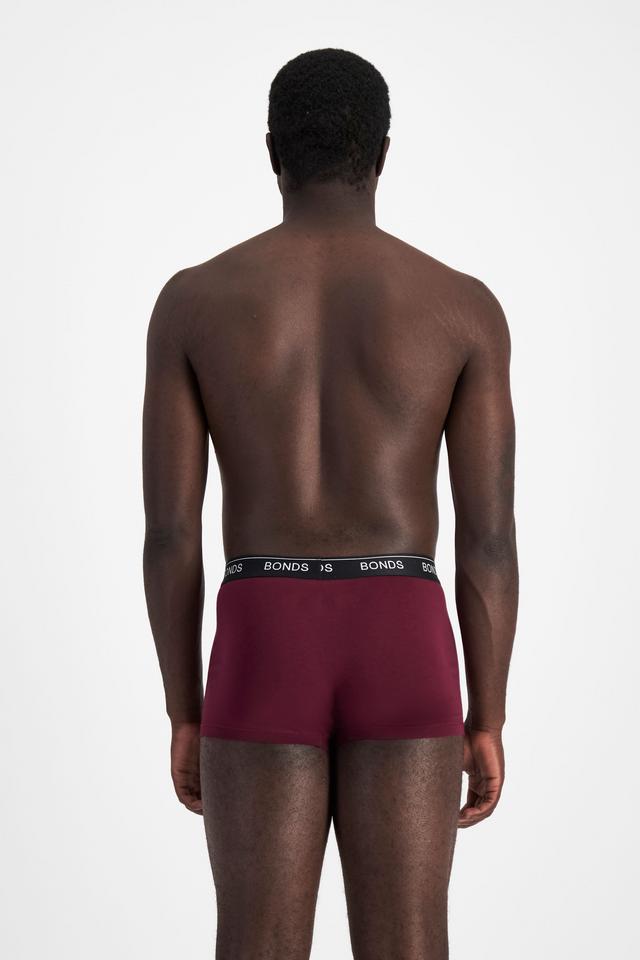 Emmanuel (He/Him) wears size M and is 183cm tall with 97cm chest and 81cm waist