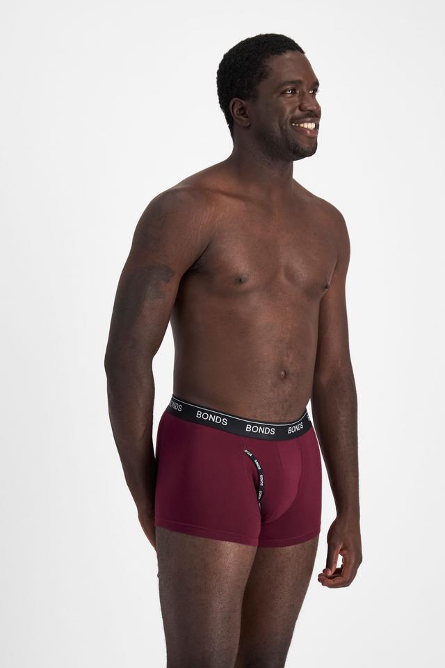 Emmanuel (He/Him) wears size M and is 183cm tall with 97cm chest and 81cm waist