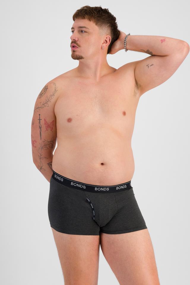 Jake (He/Him) wears size XL and is 195cm tall with 115cm chest and 106cm waist