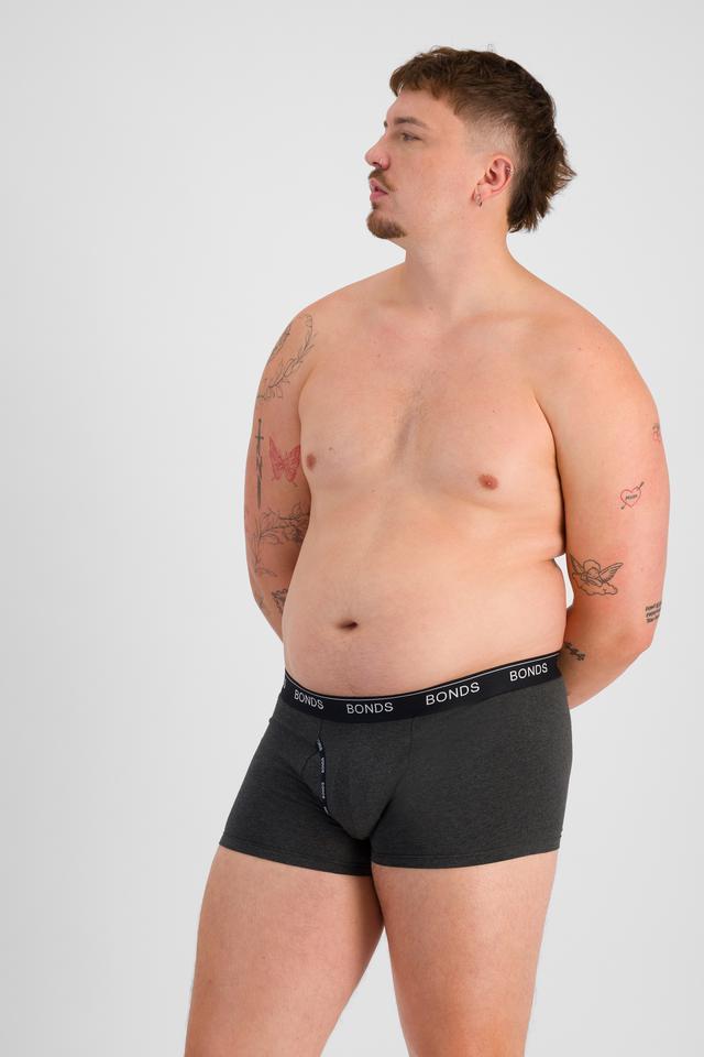 Jake (He/Him) wears size XL and is 195cm tall with 115cm chest and 106cm waist