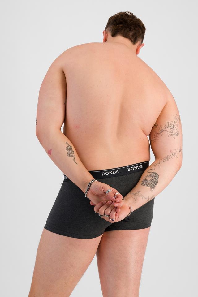 Jake (He/Him) wears size XL and is 195cm tall with 115cm chest and 106cm waist