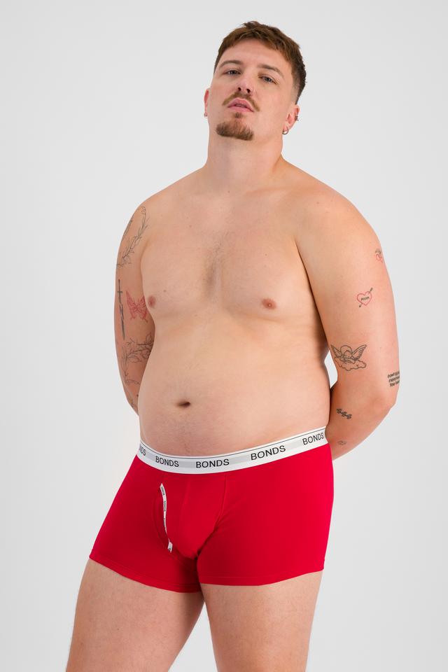 Jake (He/Him) wears size XL and is 195cm tall with 115cm chest and 106cm waist
