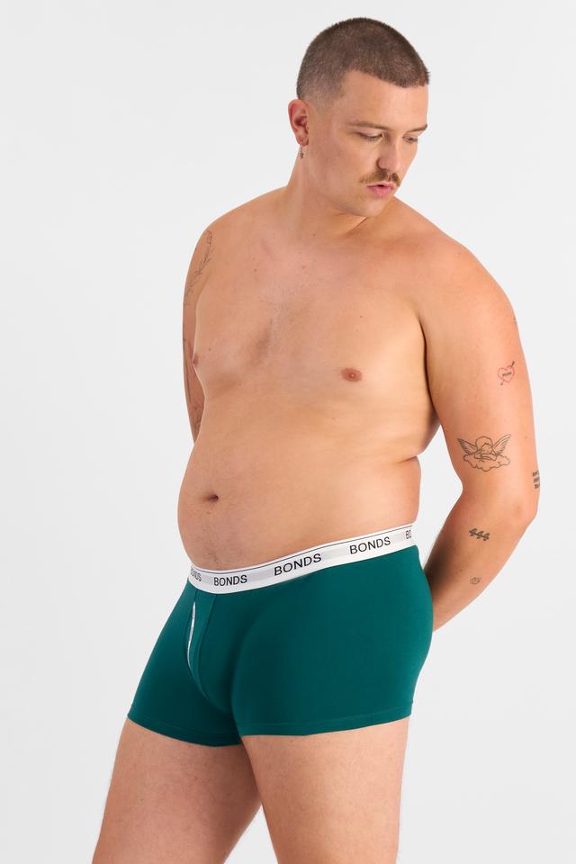 Jake (He/Him) wears size XL and is 195cm tall with 115.57cm chest and 106.68cm waist