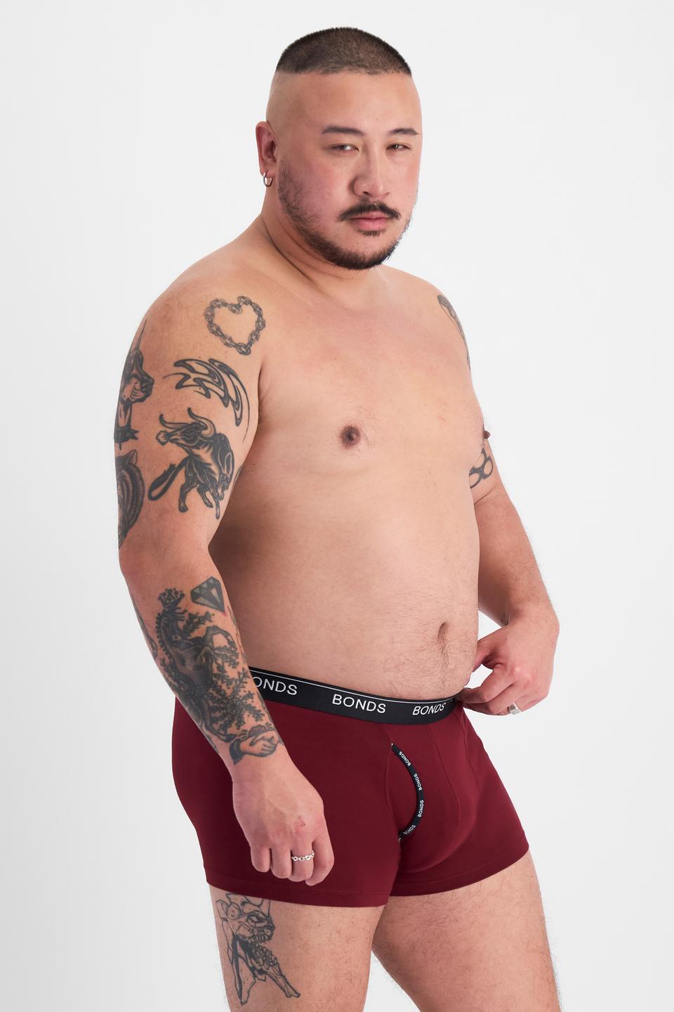 Mike (He/Him) wears size XL and is 180cm tall with 120cm chest and 96cm waist