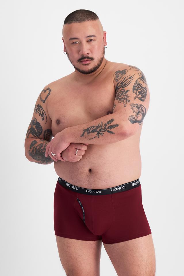 Mike (He/Him) wears size XL and is 180cm tall with 120cm chest and 96cm waist