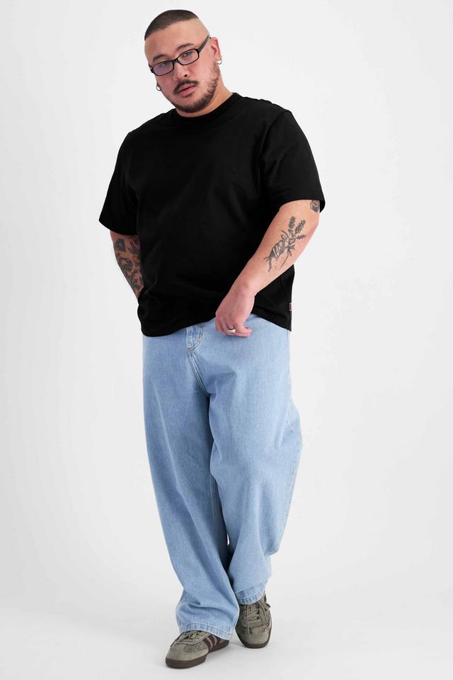 Mike (He/Him) wears size XL and is 180cm tall with 120cm chest and 96cm waist