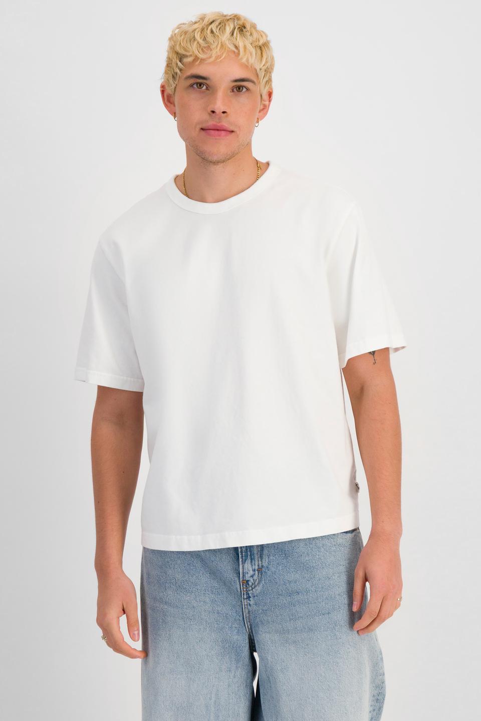 TOBIAS (He/Him) wears size M and is 187cm tall with 93cm chest and 78cm waist
