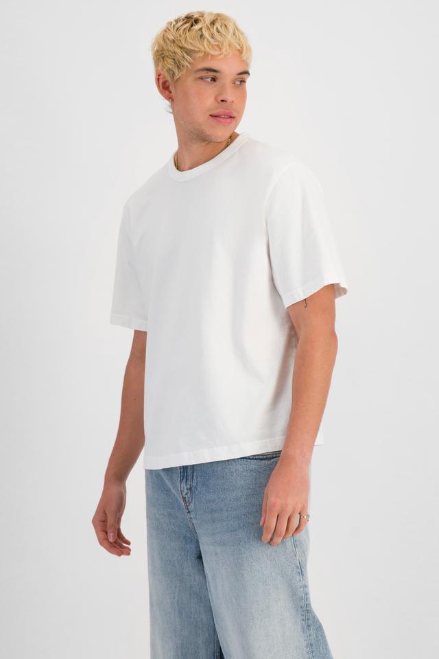 TOBIAS (He/Him) wears size M and is 187cm tall with 93cm chest and 78cm waist