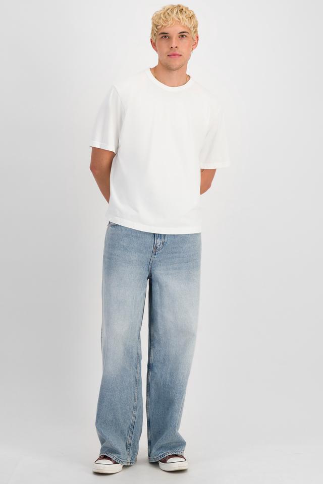 TOBIAS (He/Him) wears size M and is 187cm tall with 93cm chest and 78cm waist