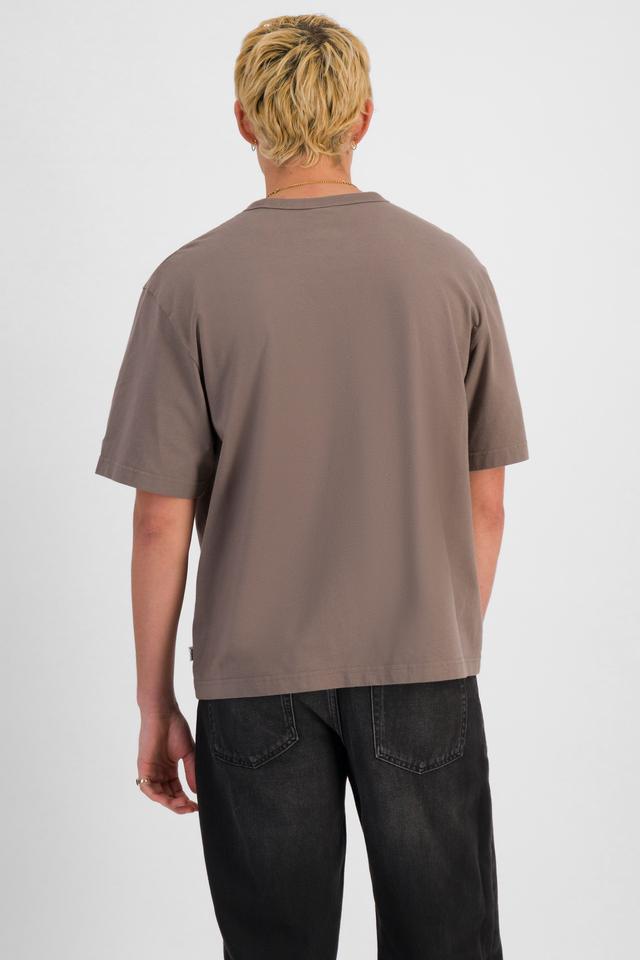 TOBIAS (He/Him) wears size M and is 187cm tall with 93cm chest and 78cm waist