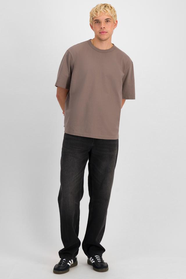 TOBIAS (He/Him) wears size M and is 187cm tall with 93cm chest and 78cm waist
