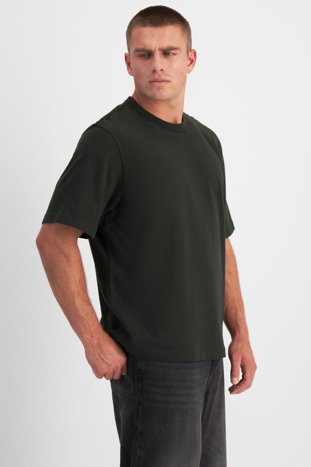 Charlie (He/Him) Wears Size M And Is 183cm Tall With 104cm Chest And 85cm Waist