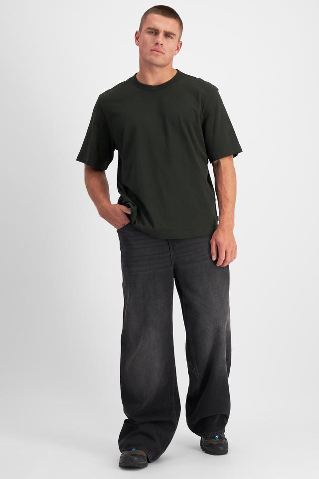 Charlie (He/Him) Wears Size M And Is 183cm Tall With 104cm Chest And 85cm Waist