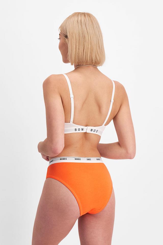 Rhiannan (She/Her) wears size 10 and is 175cm tall