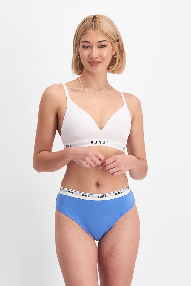 Rhiannan (She/Her) wears size 10 and is 175cm tall