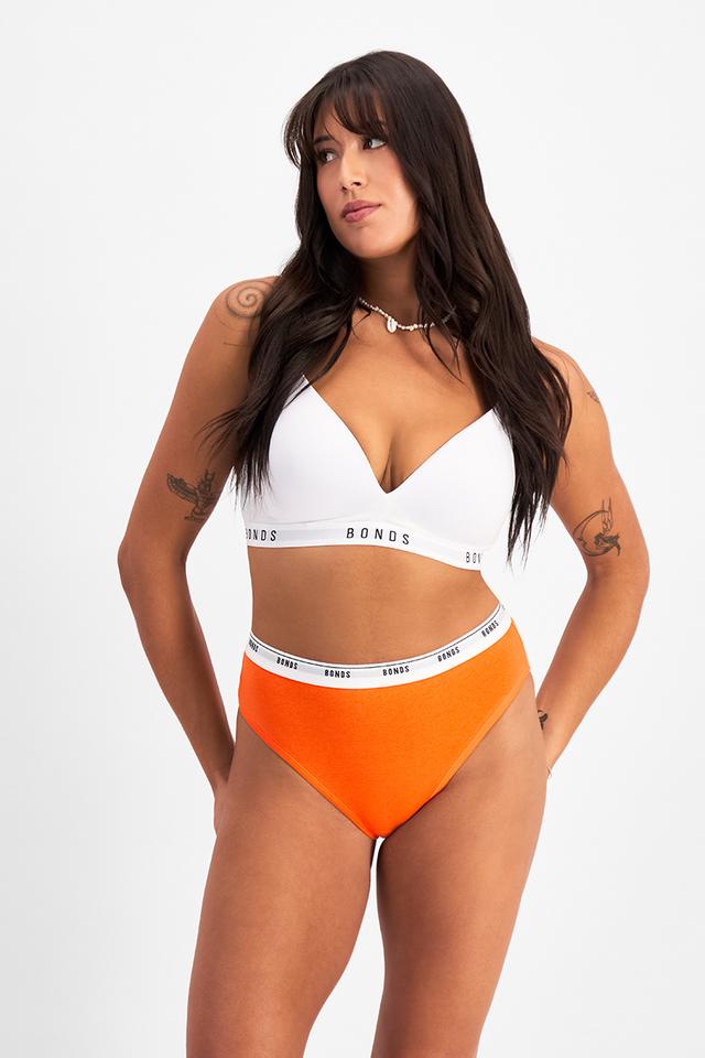 Leah (She/Her) wears size 14 and is 185cm tall
