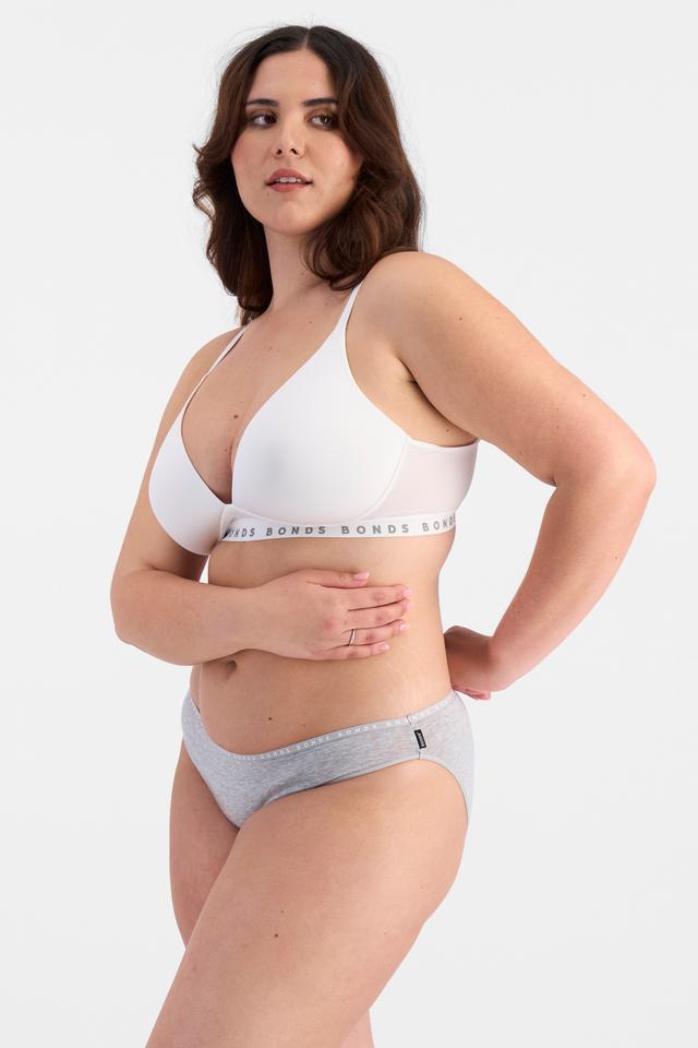 Bella (She/Her) wears size L and is 173cm tall with 95cm chest and 77cm waist