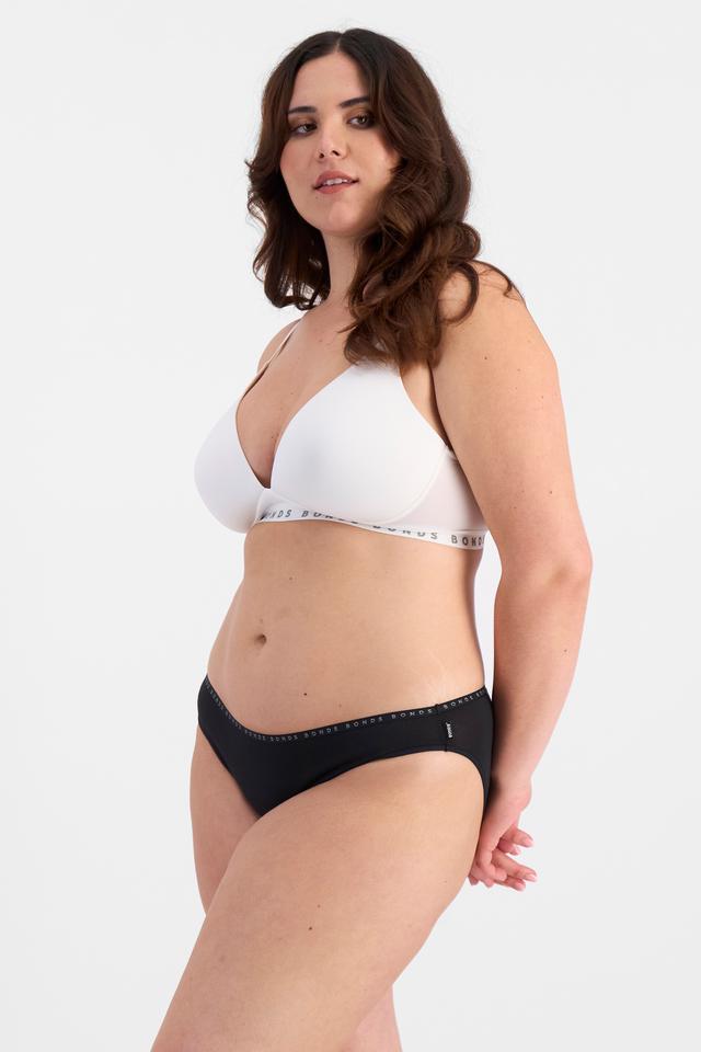 Bella (She/Her) wears size L and is 173cm tall with 95cm chest and 77cm waist