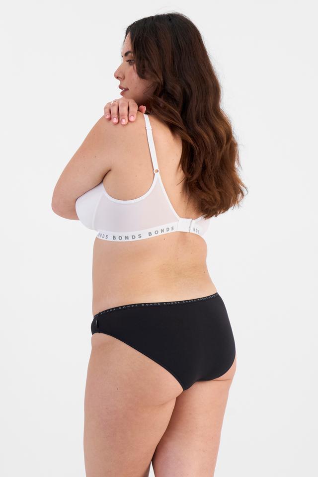 Bella (She/Her) wears size L and is 173cm tall with 95cm chest and 77cm waist