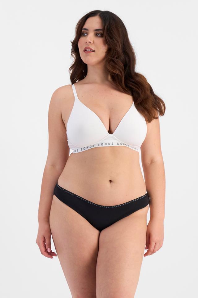 Bella (She/Her) wears size L and is 173cm tall with 95cm chest and 77cm waist