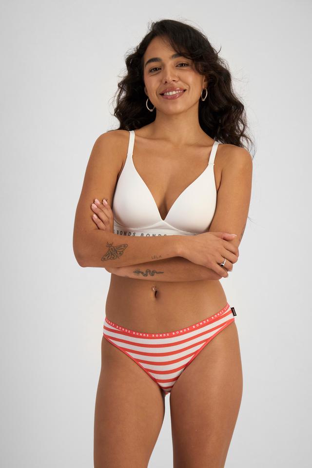 Mercedes (She/Her) wears size 10 and is 166cm tall with 81cm chest and 69cm waist