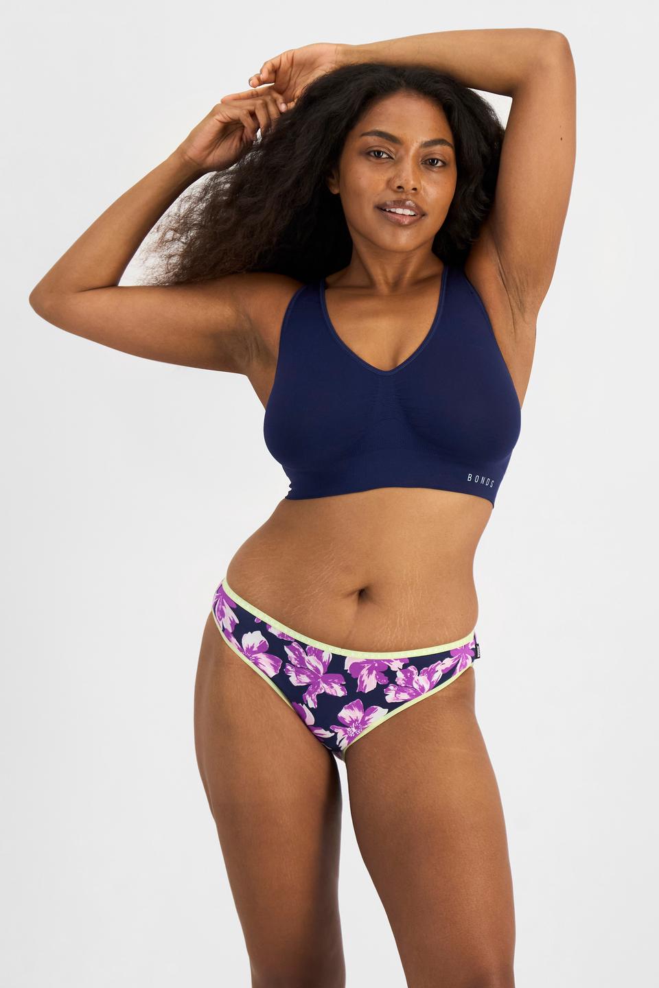 Cassaera (She/Her) wears size 14 and is 180cm tall with 107cm chest and 82cm waist