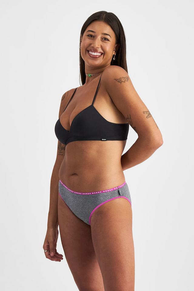 Leah (She/Her) wears size L and is 185cm tall with cm chest and cm waist